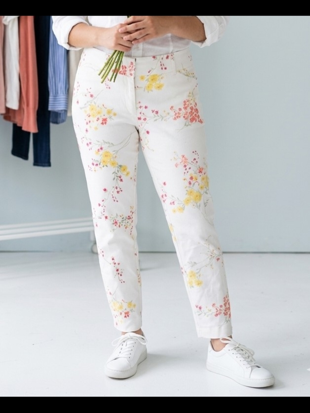 New York & Company White Floral Ankle Jeans with Yellow & Pink Print